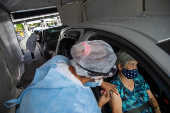 Vacinao de idosos contra a Covid-19, no estdio do Pacaembu, em SP