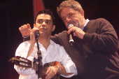 O cantor Zez Di Camargo ao lado de Lula