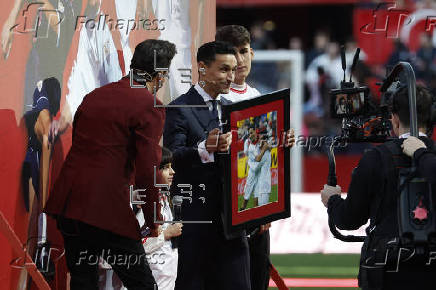 Homenaje de despedida a Jess Navas en el Snchez Pizjun de Sevilla