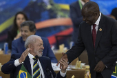 Lula cumprimenta o presidente da frica do Sul, Cyril Ramaphosa, durante G20 no RJ