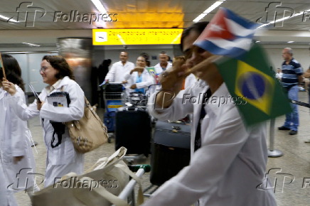 Desembarque de profissionais cubanos em So Paulo em 2013