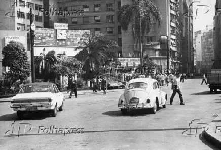 1972Vista do movimento da Rua Boa