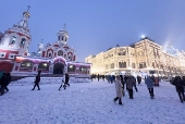 Iluminao de Natal entre as lmpadas de rua, em Moscou, na Rssia