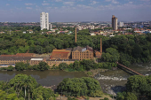 Vista do rio Piracicaba com Parque do Engenho Central e do Teatro Municipal Erotides de Campos