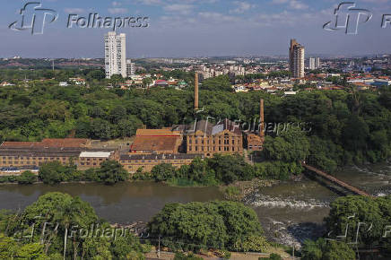 Vista do rio Piracicaba com Parque do Engenho Central e do Teatro Municipal Erotides de Campos