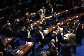 Senadores contrrios ao imposto para compras de US$ 50 demonstram oposio 