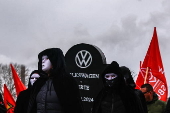 Protest in Wolfsburg supporting a third round of negotiations between IG Metall and Volkswagen