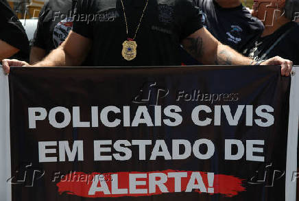 Policiais civis e militares fazem protesto por melhores salrios