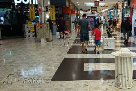 Compras de Natal em Shopping Center de SP