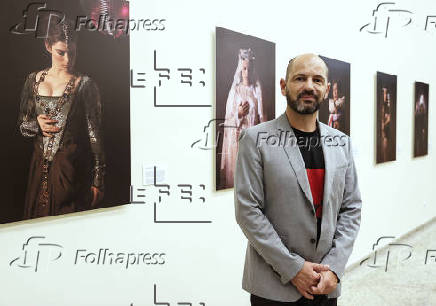 El fotgrafo espaol Juan Cern presenta sus retratos anacrnicos del Quijote en So Paulo