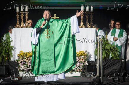 Missa celebrada pelo padre Marcelo Rossi durante o XXX Hallel