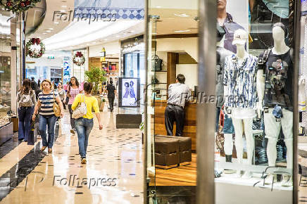 Vista interna do Shopping Anlia Franco