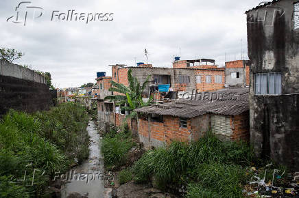 Favela em Guarulhos, segunda maior cidade do estado de SP e uma das piores em saneamento