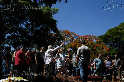 Motorista de aplicativo morto no aeroporto de Guarulhos  enterrado