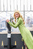 Miss Universo Victoria Kjaer posa para fotos No Empire State 