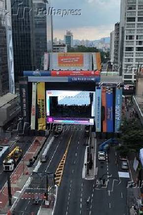 Montagem e passagem de som do palco rveillon da paulista em so paulo