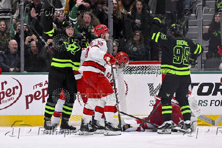 NHL: Carolina Hurricanes at Dallas Stars