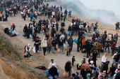 Displaced Palestinians wait to be allowed to return to their homes in northern Gaza, in the central Gaza Strip