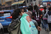 Movimentao na Rua 25 de Maro em So Paulo