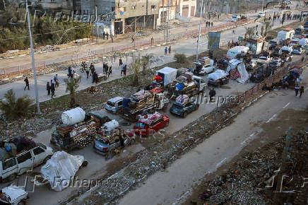 Displaced Palestinians wait to be allowed to return to their homes in northern Gaza, in the central Gaza Strip