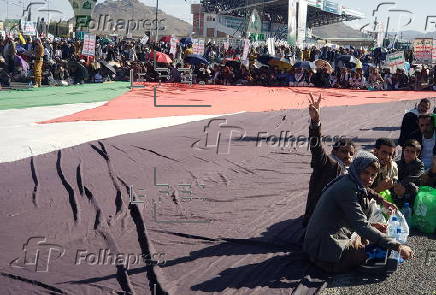 Houthi supporters rally in Sana'a in solidarity with the Palestinian people