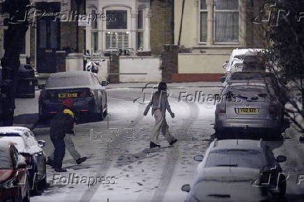 Snowfall in London amidst nationwide warnings for heavy snow and ice