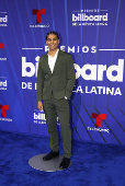 El negro y los diseos clsicos intervenidos dominaron la alfombra de los Latin Billboards