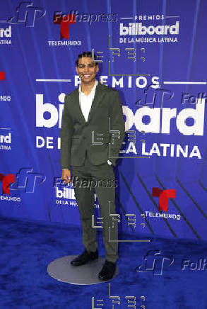 El negro y los diseos clsicos intervenidos dominaron la alfombra de los Latin Billboards