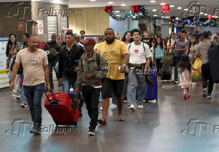 Intensa movimentao de passageiros na rodoviria do Tiet