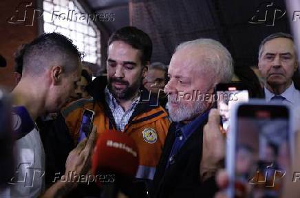 O presidente Lula e o governador Eduardo Leite em visita a abrigo no RS