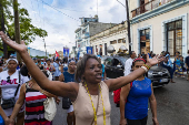 Decenas de devotos veneran a la Virgen de Regla en vsperas del da de la Patrona de Cuba