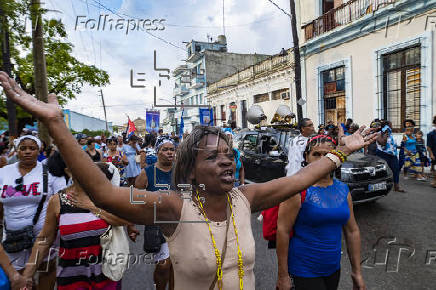 Decenas de devotos veneran a la Virgen de Regla en vsperas del da de la Patrona de Cuba