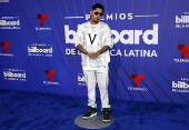 El negro y los diseos clsicos intervenidos dominaron la alfombra de los Latin Billboards