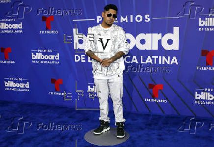 El negro y los diseos clsicos intervenidos dominaron la alfombra de los Latin Billboards