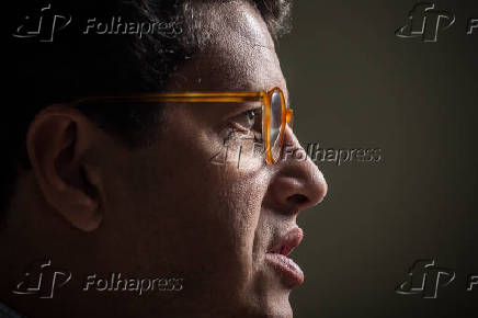 O ministro do Meio Ambiente, Ricardo Salles, durante entrevista  Folha