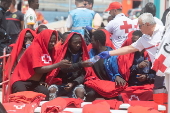 Salvamento rescata a 112 migrantes de dos neumticas en Fuerteventura, entre ellos un nio