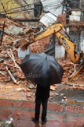 Casas desabam devido  chuva em Salvador