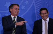 Bolsonaro e Mouro durante a posse de Andr Mendona