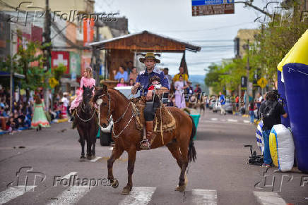 Desfile farroupilha comemora o dia do gacho no rio grande do sul