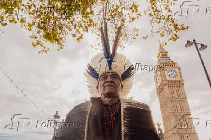 Protesto em frente ao Big Ben e a London Eye, em Londres