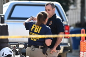 Agentes do fbi e do atf invadem uma residncia onde o suspeito shamsud-din jabbar ficou enquanto estava em nova orleans, louisiana, antes do ataque terrorista da bourbon street no dia de ano novo