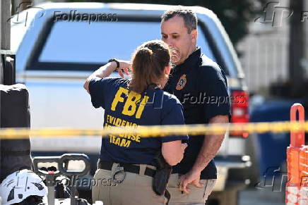 Agentes do fbi e do atf invadem uma residncia onde o suspeito shamsud-din jabbar ficou enquanto estava em nova orleans, louisiana, antes do ataque terrorista da bourbon street no dia de ano novo