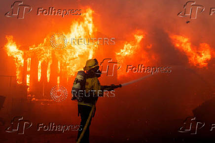 Palisades Fire burns during a windstorm on the west side of Los Angeles