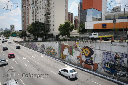 Muro com grafites na 23 de Maio