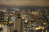 Vista noturna do centro de Curitiba