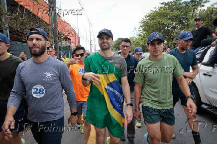 O candidato Pablo Maral durante caminhada por So Paulo no ltimo dia de campanha