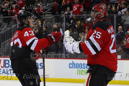 NHL: Pittsburgh Penguins at New Jersey Devils