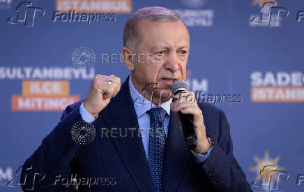Turkish President Erdogan addresses his supporters ahead of the local elections in Istanbul