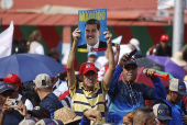 El chavismo y la oposicin miden su fuerza en multitudinarias marchas en cierre de campaa