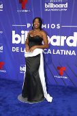 El negro y los diseos clsicos intervenidos dominaron la alfombra de los Latin Billboards